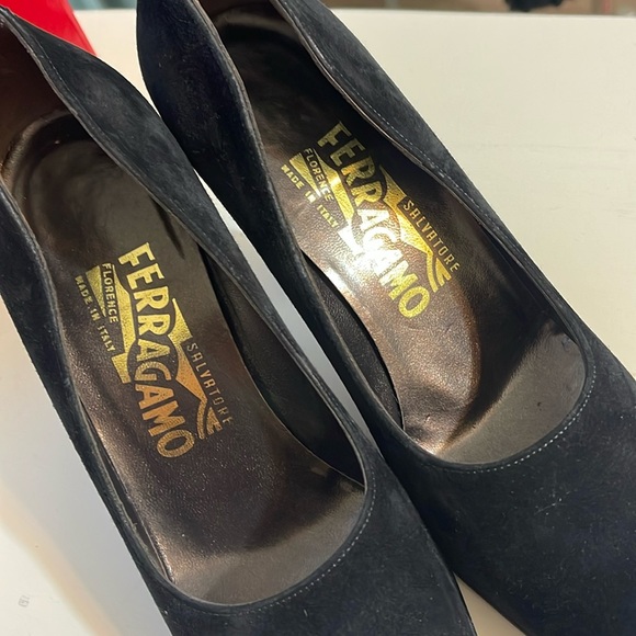 Salvatore Ferragamo vintage black suede heels, EUC, size 6B. - Picture 9 of 10